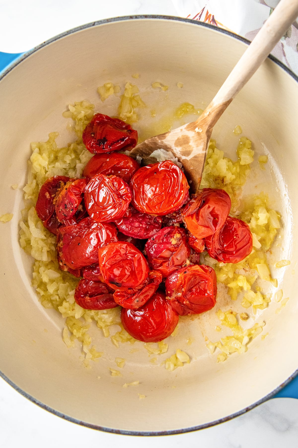 a large pot with roasted tomatoes and garlic