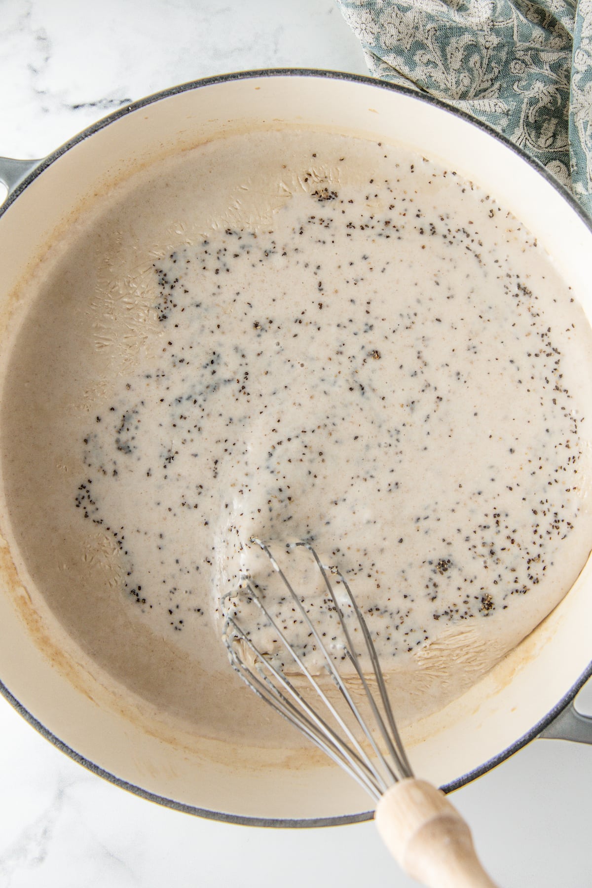 white gravy with lots of black pepper