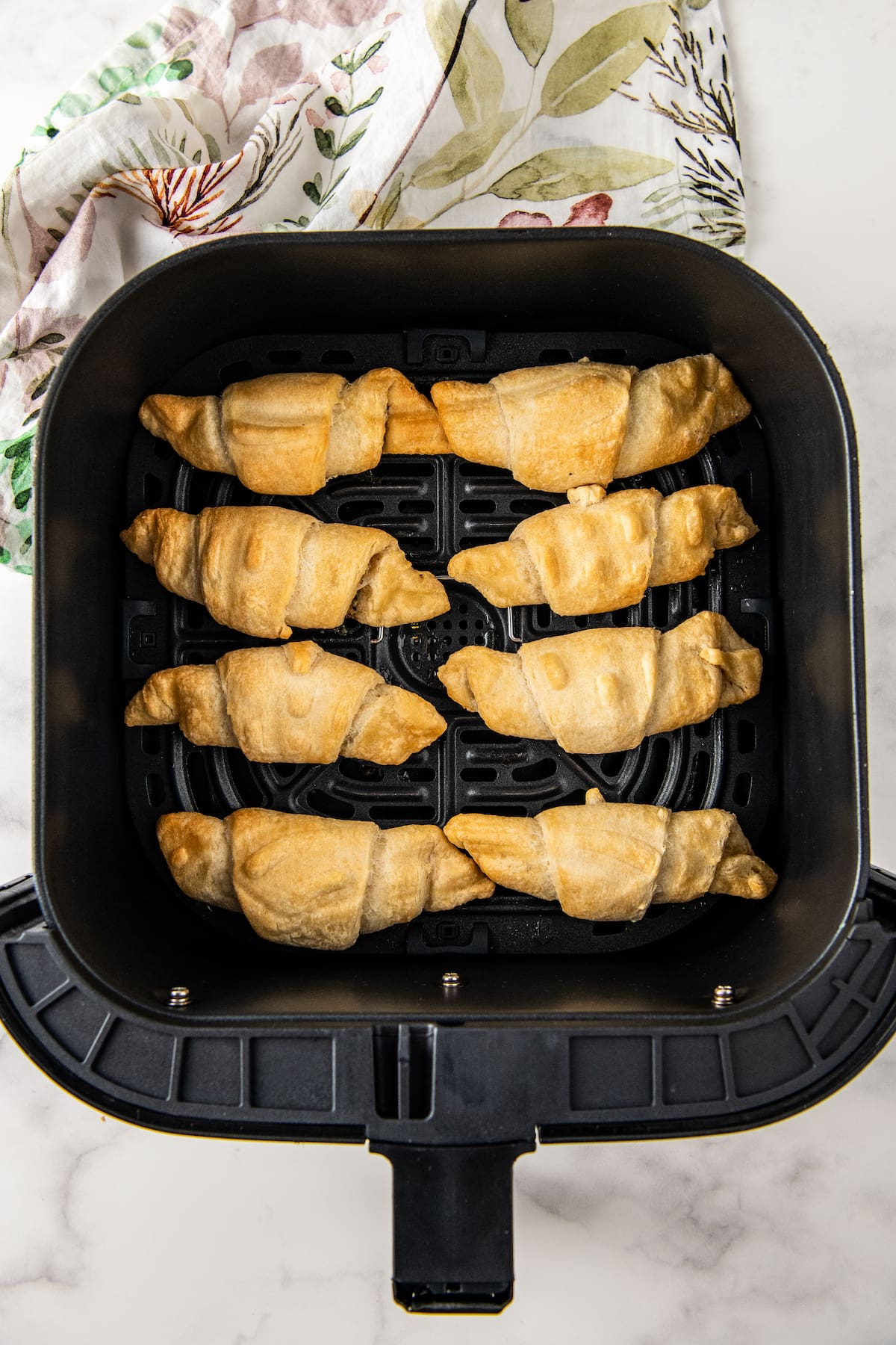 Herb Air Fryer Crescent Rolls | Easy Dinner Ideas