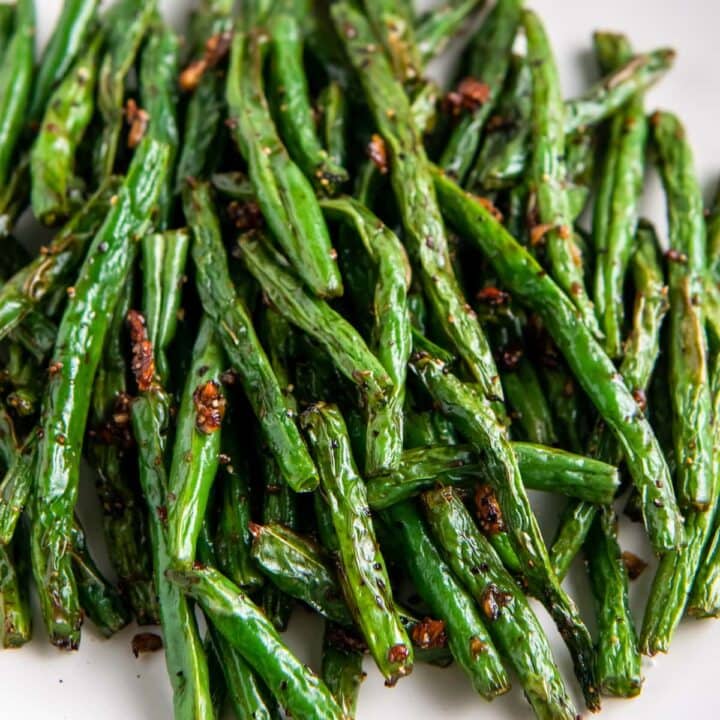 close up of air fryer green beans