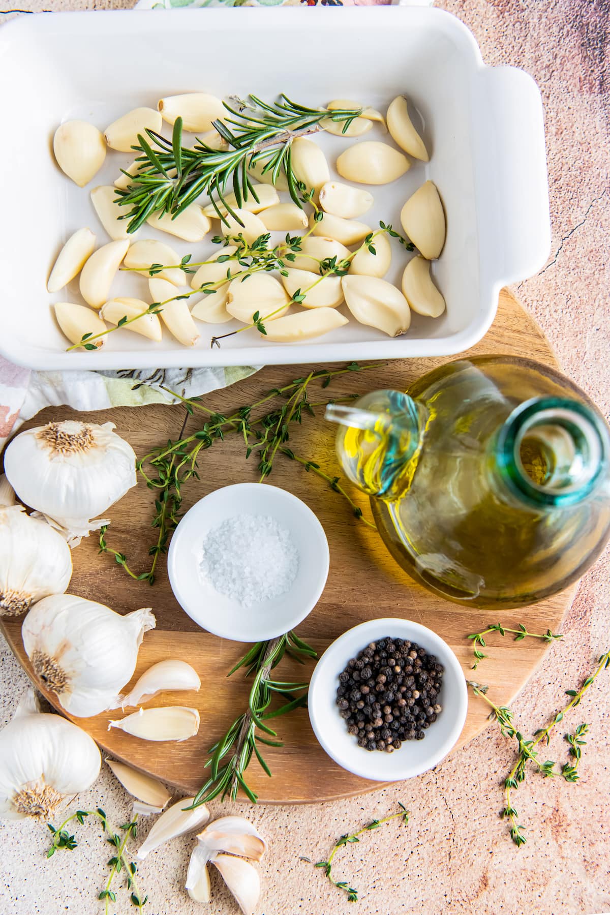 Ingredients to make garlic confit.
