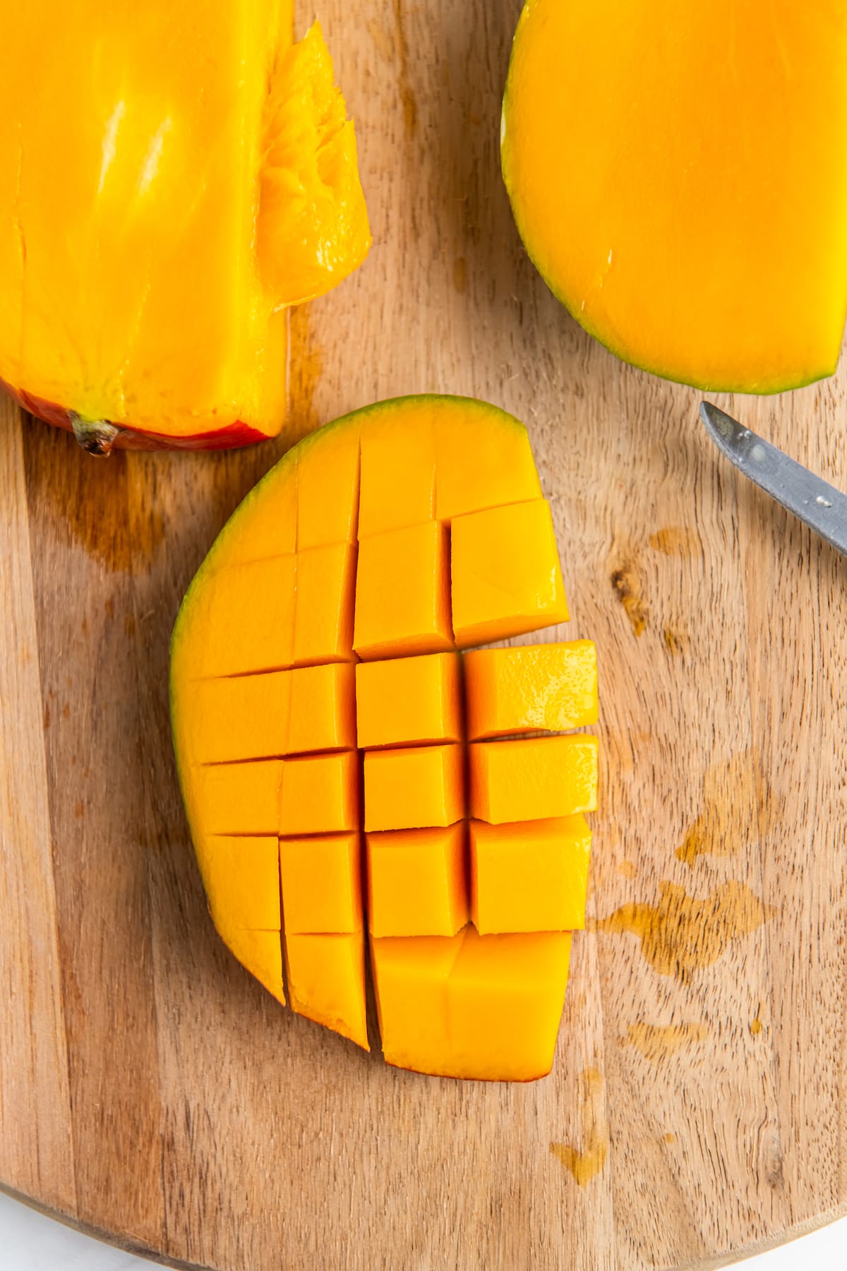 Showing how to cut a mango.