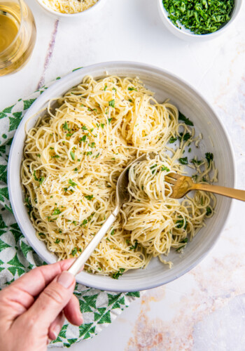 A bowl of buttery noodles is ready to eat.