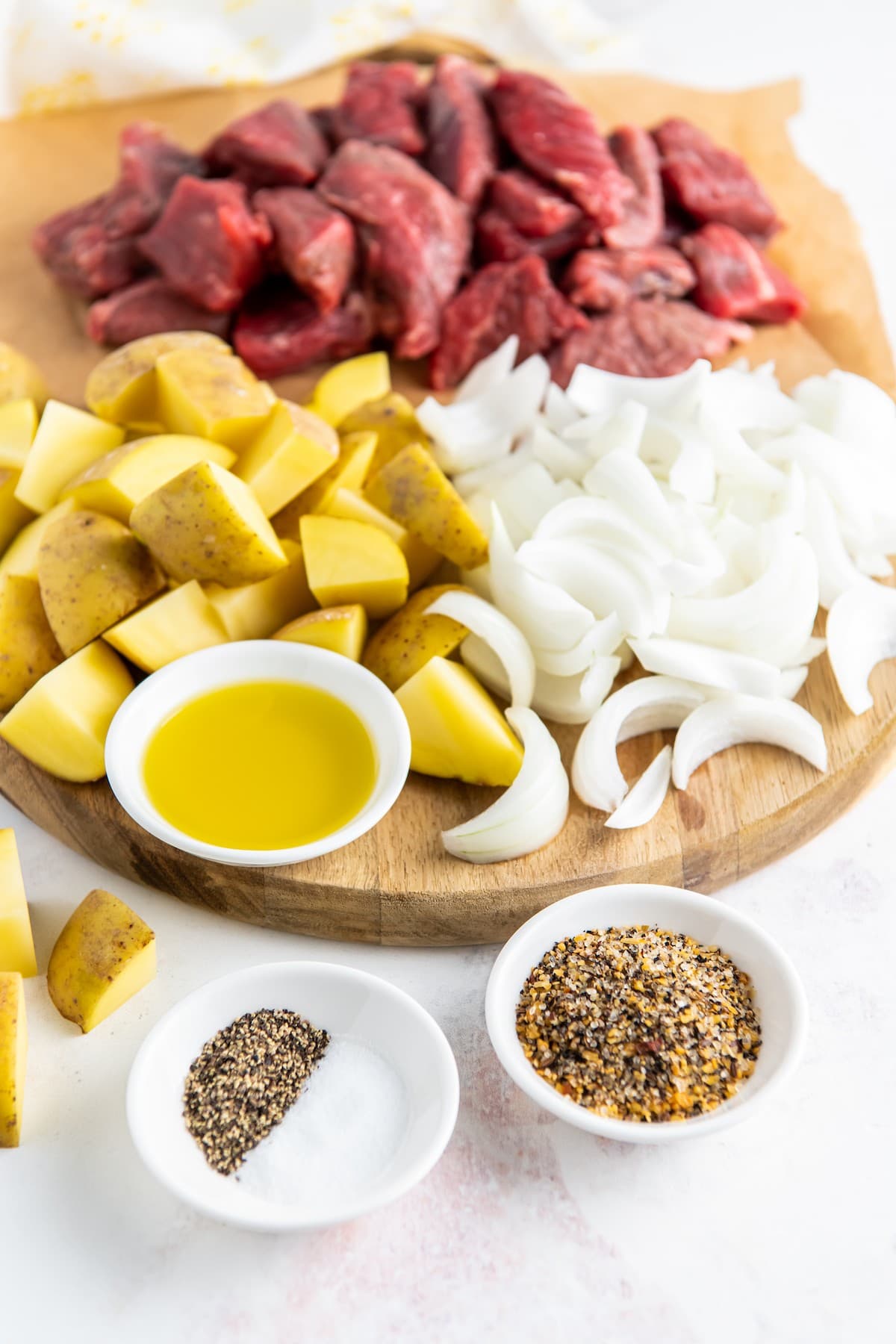 Ingredients for air fryer steak bites with potatoes.
