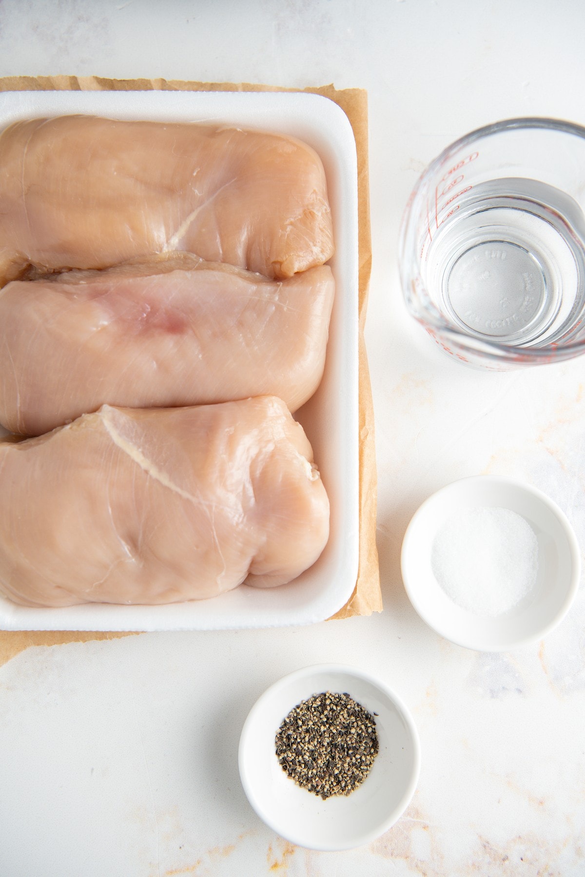 Ingredients for crockpot shredded chicken.