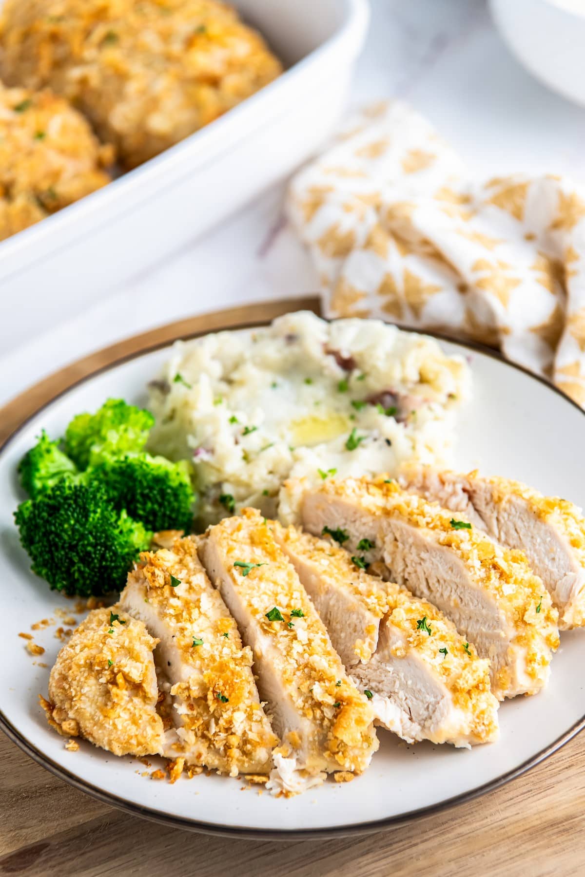 Ritz cracker chicken served with mashed potatoes and broccoli.