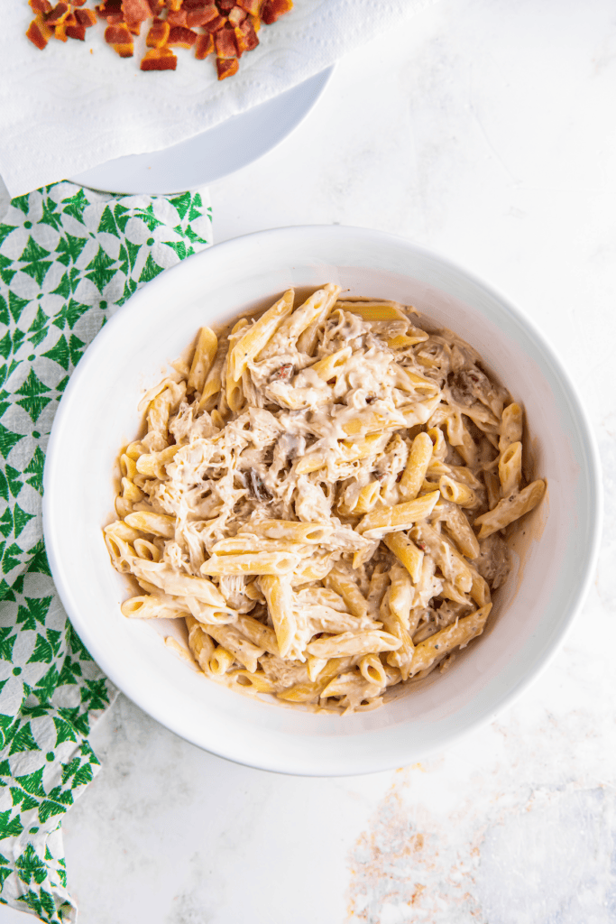 Chicken mixed with cheesy penne pasta.