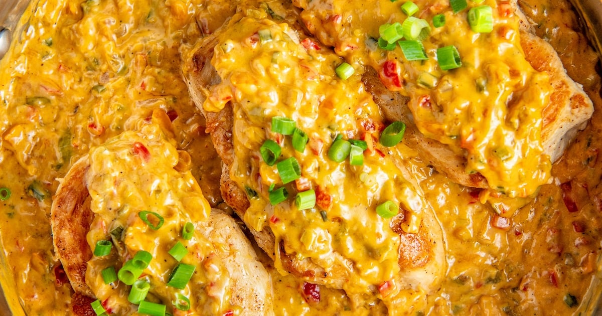 Landscape shot of creamy Cajun chicken.