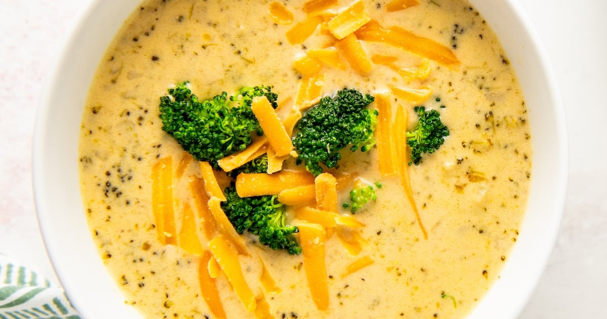 Crockpot Broccoli Cheese Soup